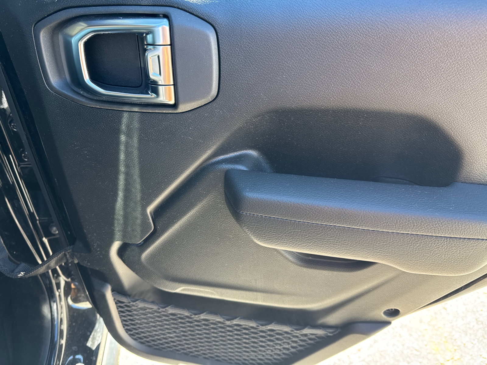 Used 2025 Jeep Wrangler Unlimited Rubicon 4xe w/ Convenience Group AWD/4WD image 16