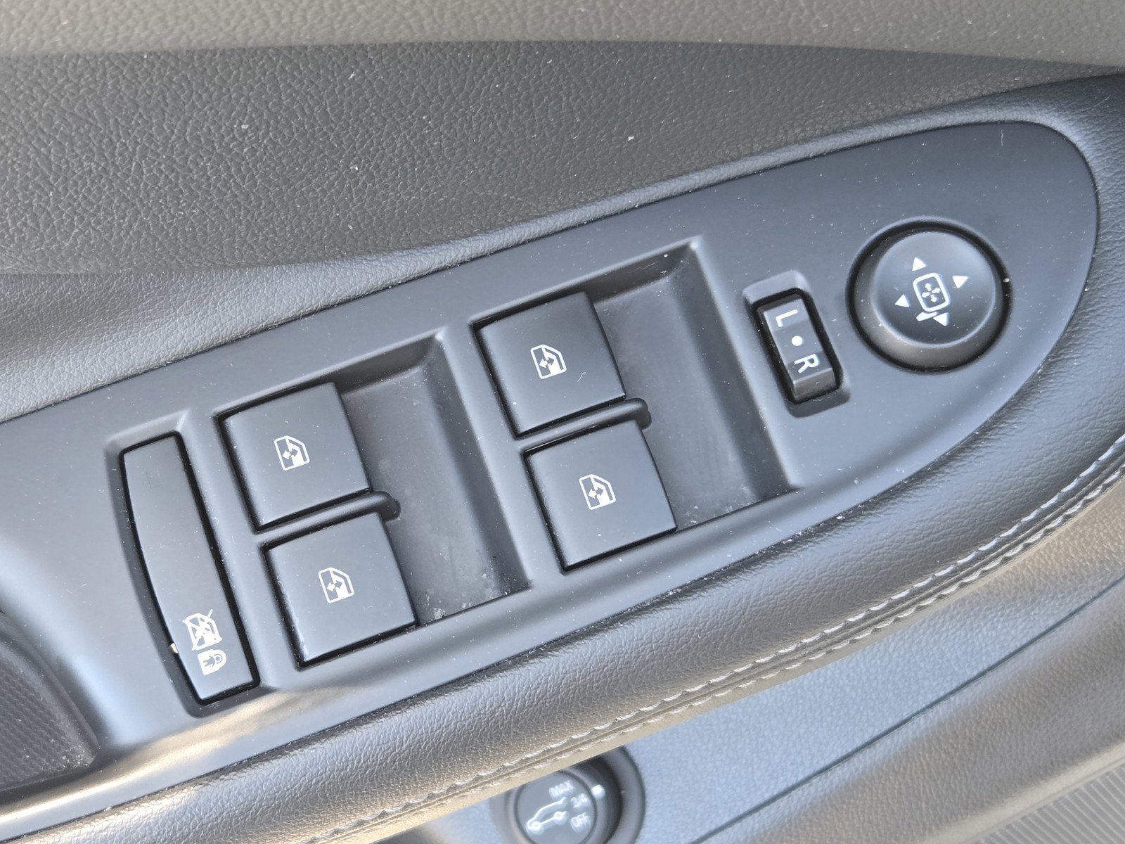 Used 2020 Buick Envision Essence image 16