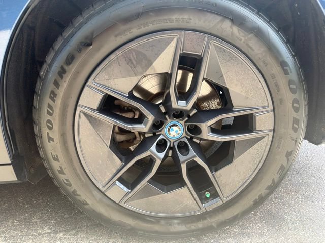 Used 2023 BMW iX xDrive50 w/ Premium Package AWD/4WD image 35