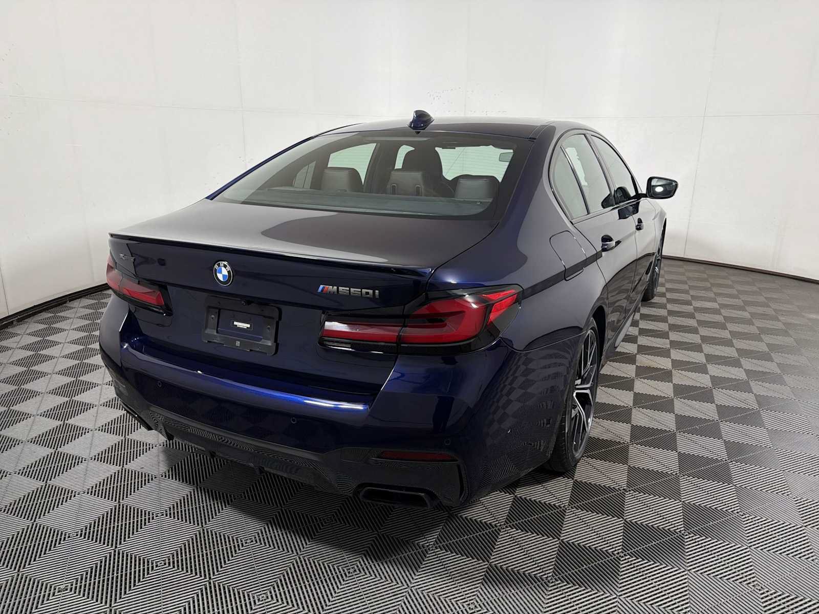 Used 2022 BMW M550i xDrive w/ Executive Package AWD/4WD image 6