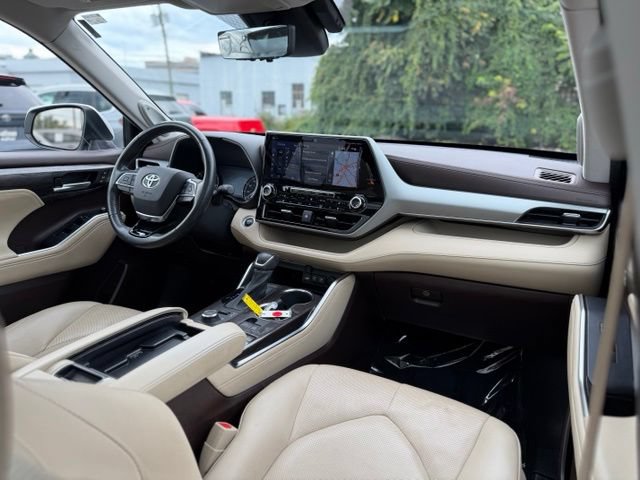 Used 2021 Toyota Highlander Platinum AWD/4WD image 19