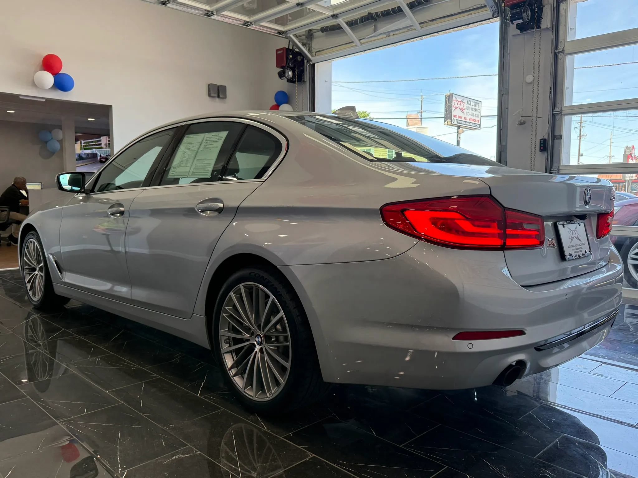 Used 2020 BMW 530i w/ Premium Package RWD image 4