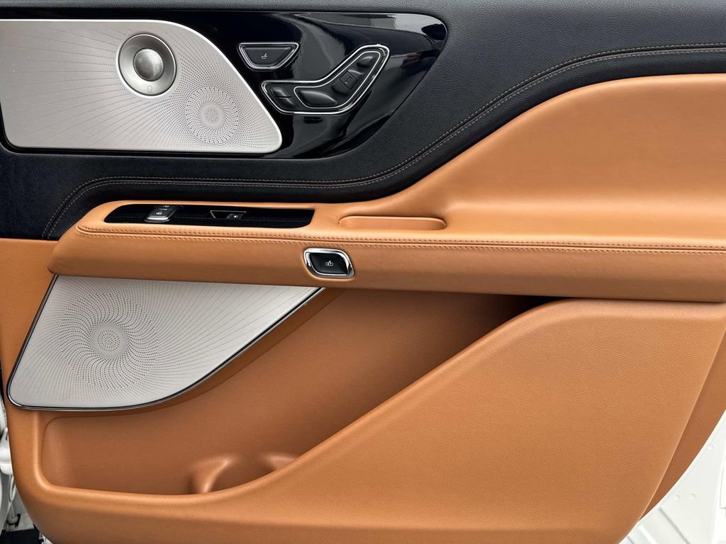 Used 2022 Lincoln Aviator Black Label w/ Dynamic Handling Package image 14