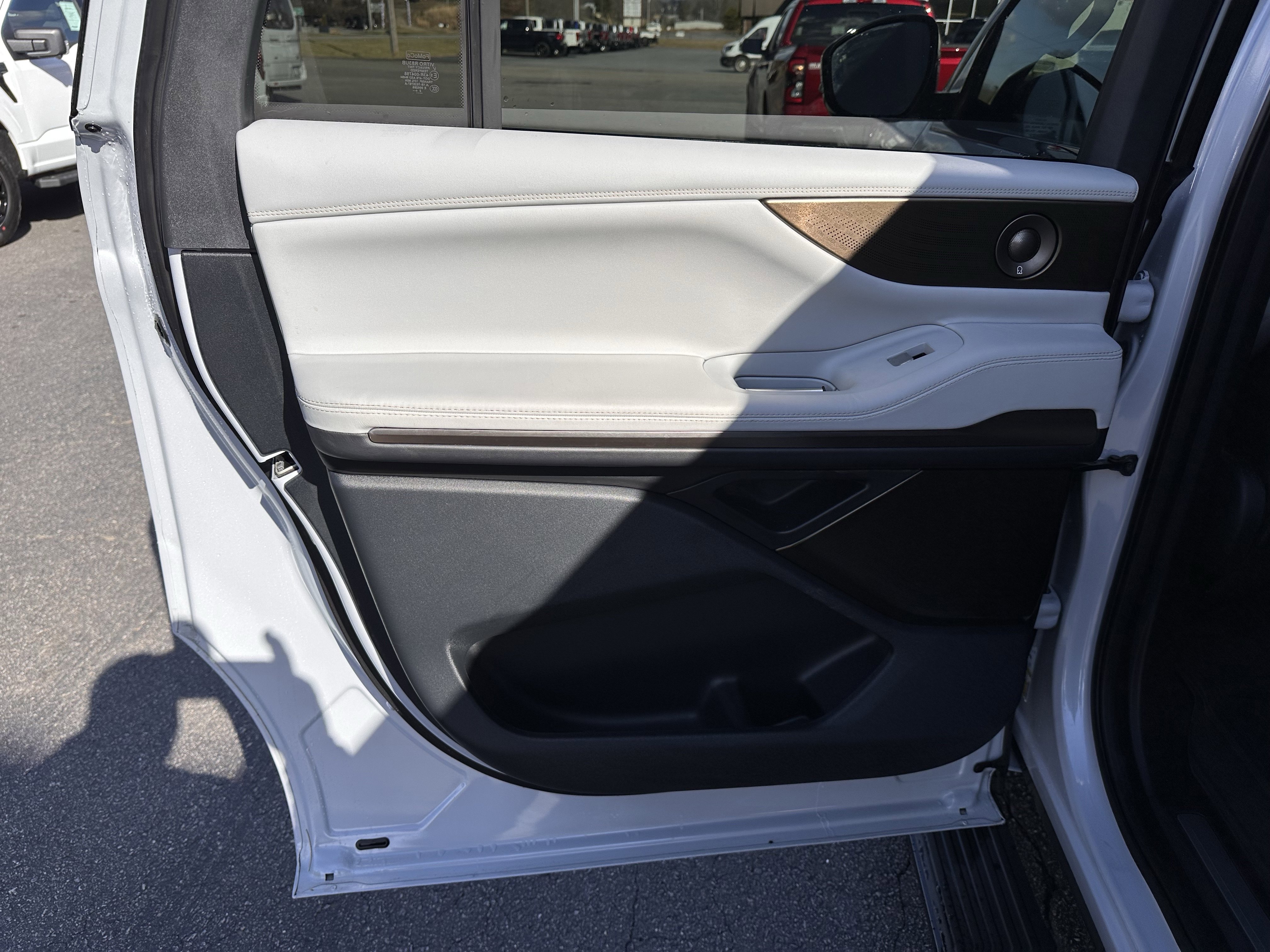 Used 2025 Lincoln Navigator L Black Label w/ Black Label Special Edition image 12