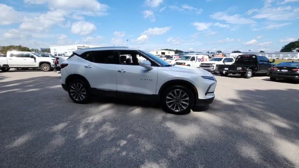 Certified 2025 Chevrolet Blazer Premier w/ Driver Confidence II Package image 7