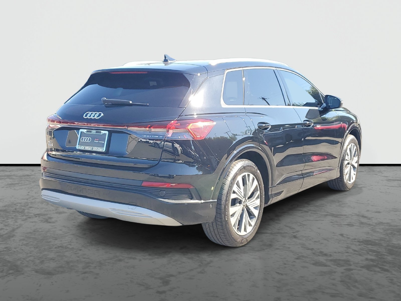 Used 2023 Audi Q4 e-tron Premium Plus w/ Premium Plus RWD image 4