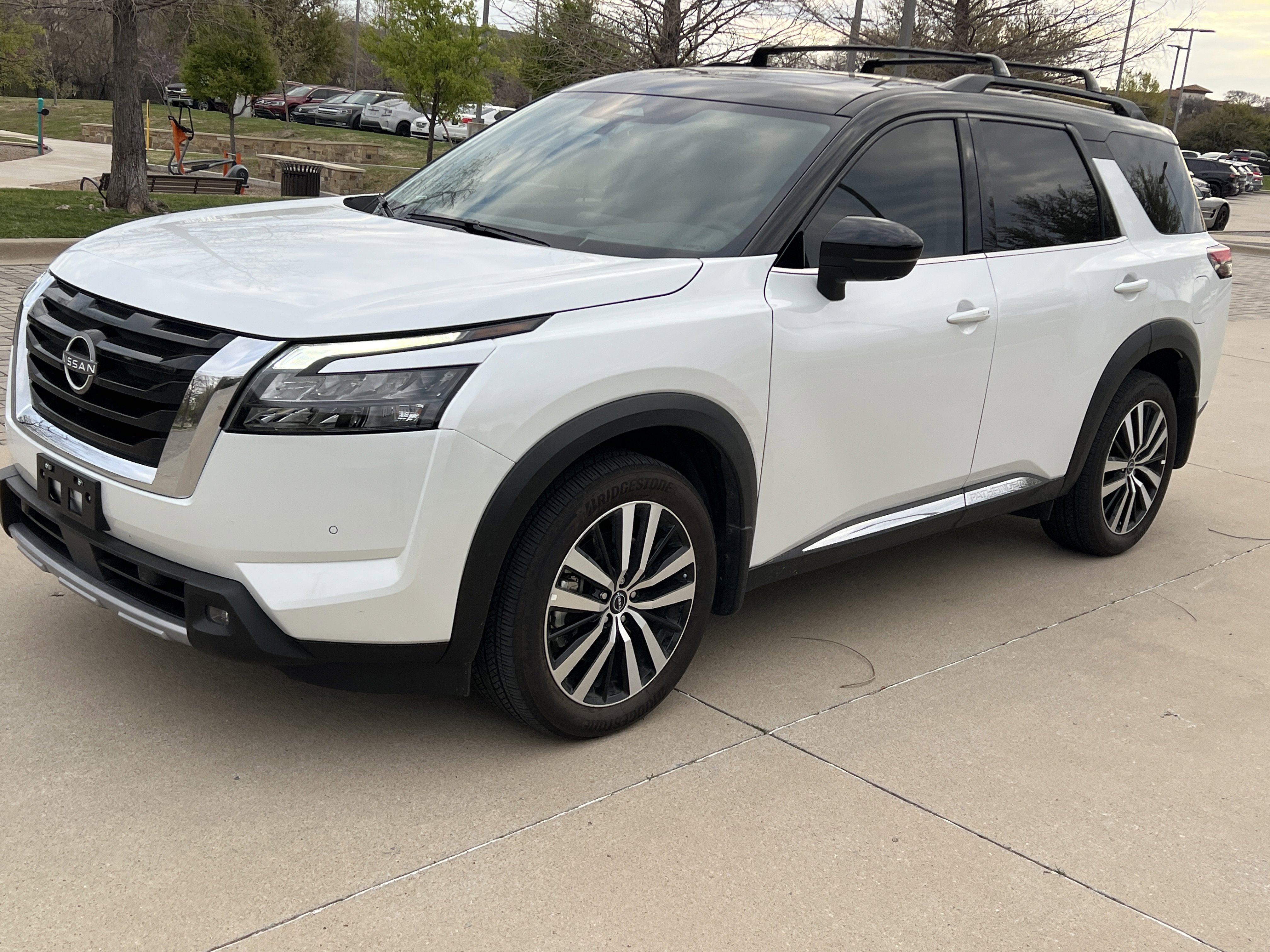 Used 2025 Nissan Pathfinder Platinum image 5