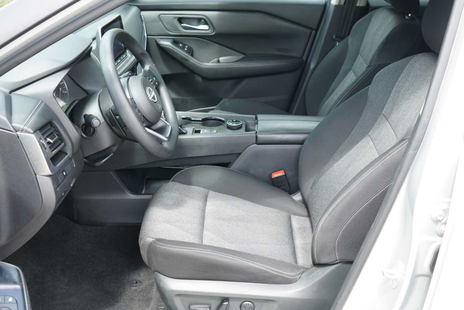 Used 2024 Nissan Rogue SV AWD/4WD image 8