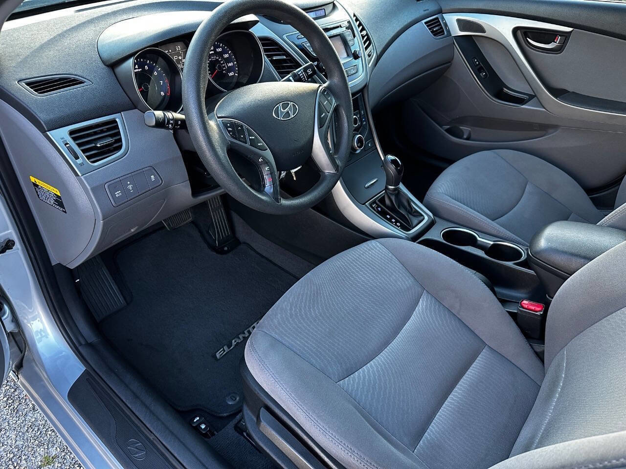 Used 2014 Hyundai Elantra SE w/ Option Group 02 FWD image 10
