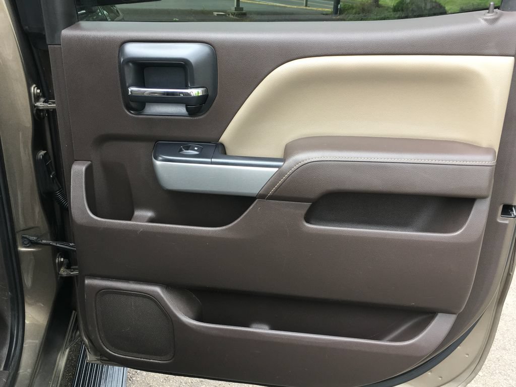 Used 2015 Chevrolet Silverado 1500 LTZ Z71 w/ LTZ Plus Package AWD/4WD image 31