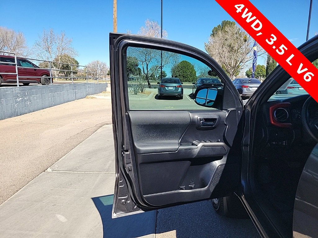 Used 2020 Toyota Tacoma TRD Sport image 11