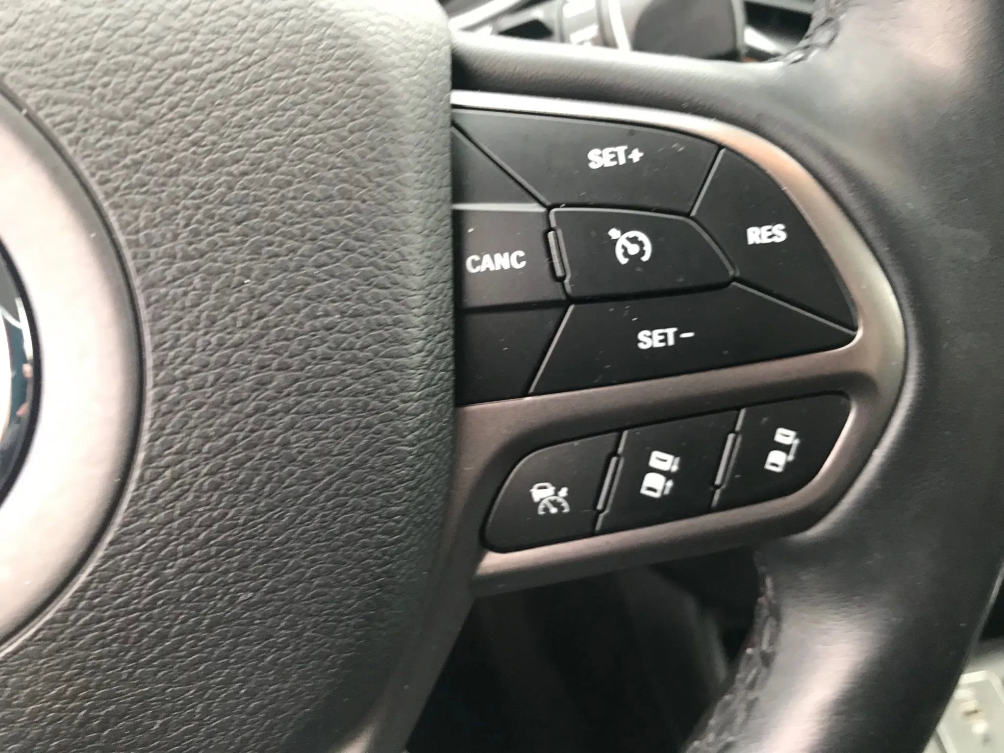 Used 2019 Jeep Cherokee Limited w/ Technology Group image 18