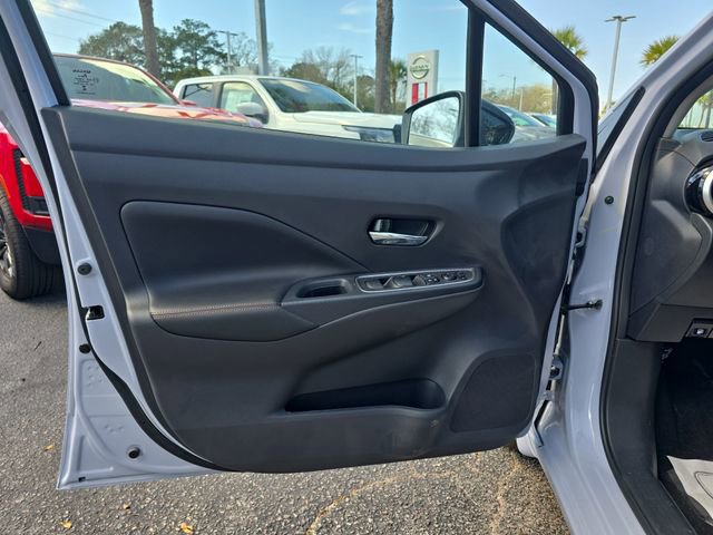 New 2025 Nissan Versa SR w/ Trunk Package FWD image 13
