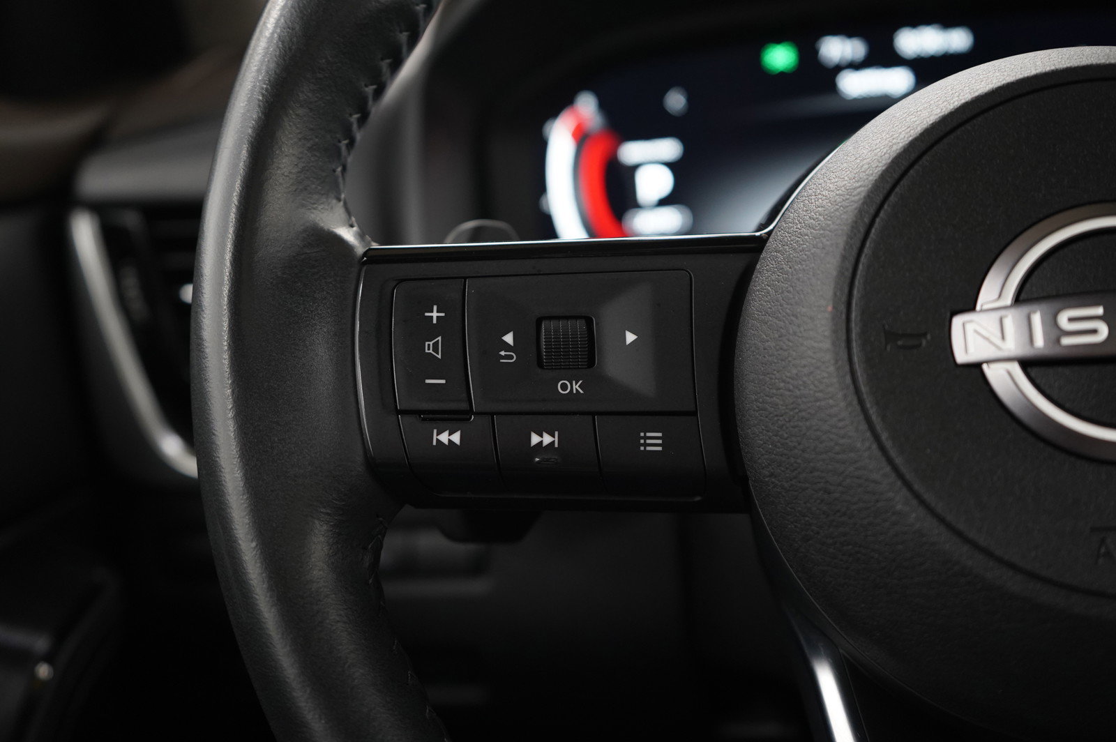 Used 2022 Nissan Rogue Platinum image 27