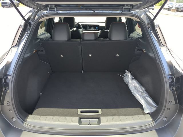 Certified 2025 Nissan Kicks SR FWD image 28