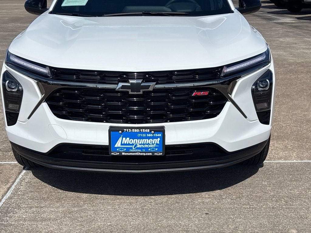 Used 2026 Chevrolet Trax RS FWD image 3