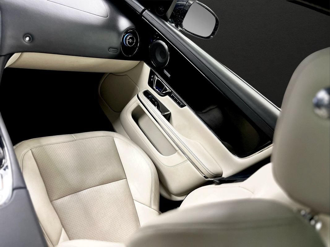 Used 2015 Jaguar XJ AWD/4WD image 19