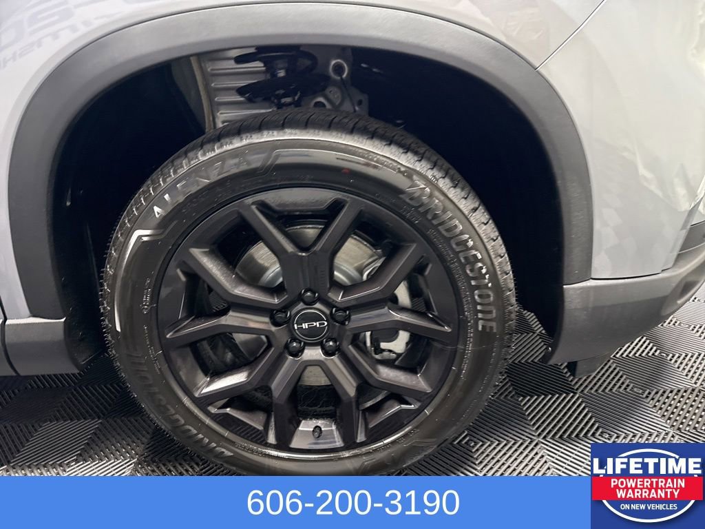 New 2025 Honda Pilot Touring image 5