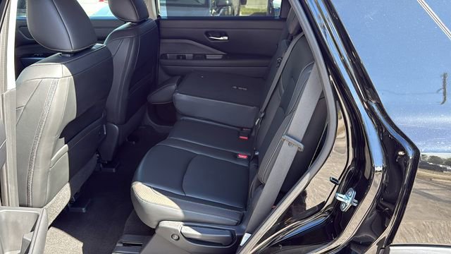 Used 2023 Nissan Pathfinder SL image 16