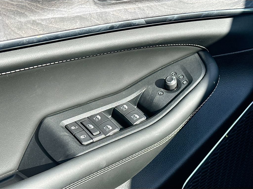 New 2025 Jeep Grand Cherokee Overland w/ Luxury Tech Group IV AWD/4WD image 20