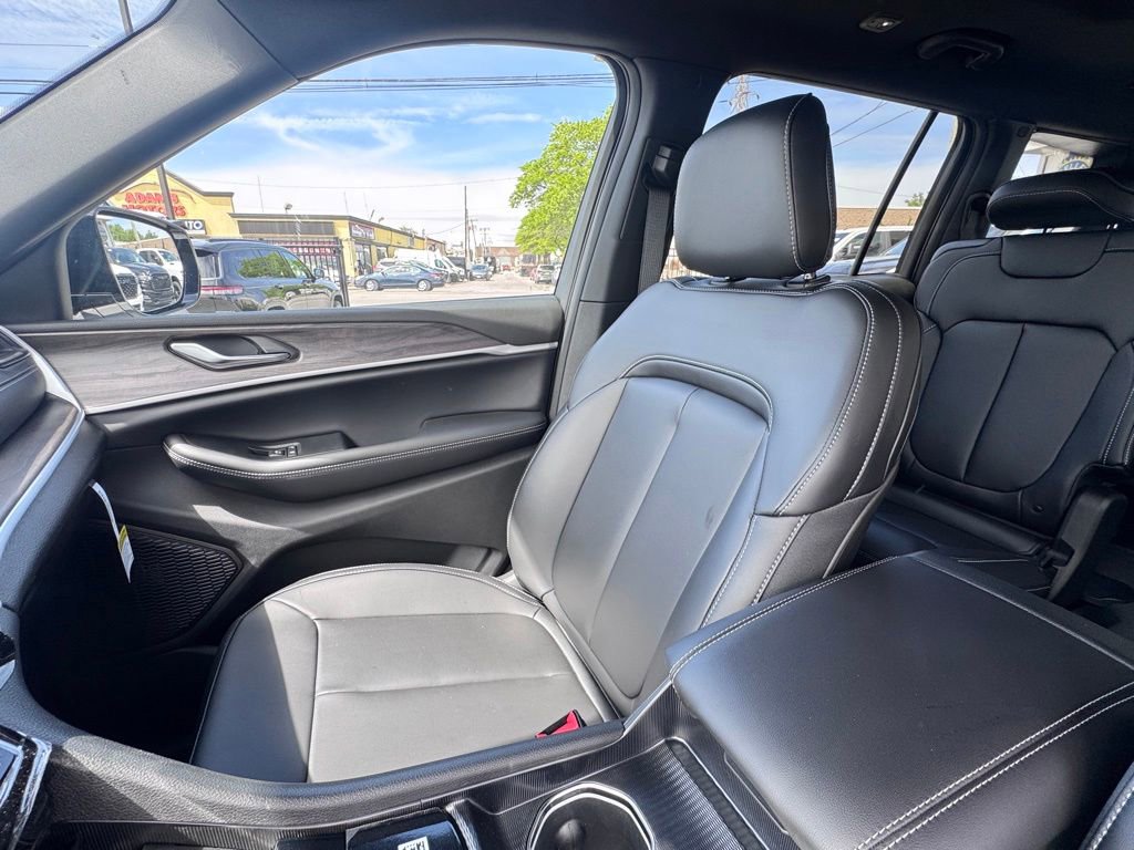 New 2026 Jeep Grand Cherokee L Limited w/ Limited Altitude Package AWD/4WD image 15