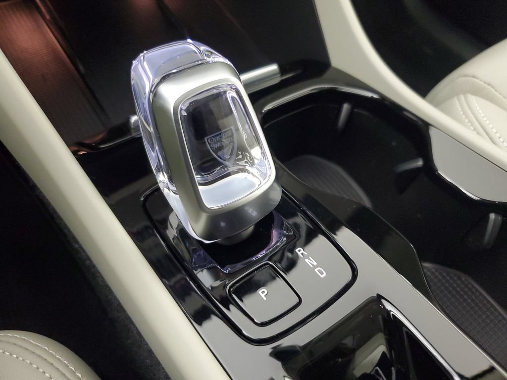 Used 2025 Volvo XC40 B5 Plus AWD/4WD image 34