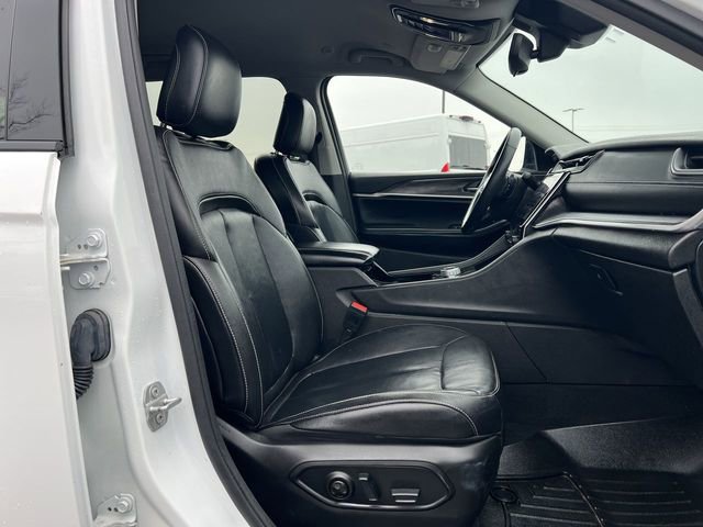 Used 2022 Jeep Grand Cherokee L Limited image 19