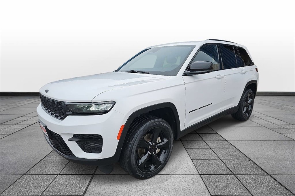 Used 2023 Jeep Grand Cherokee Altitude image 1
