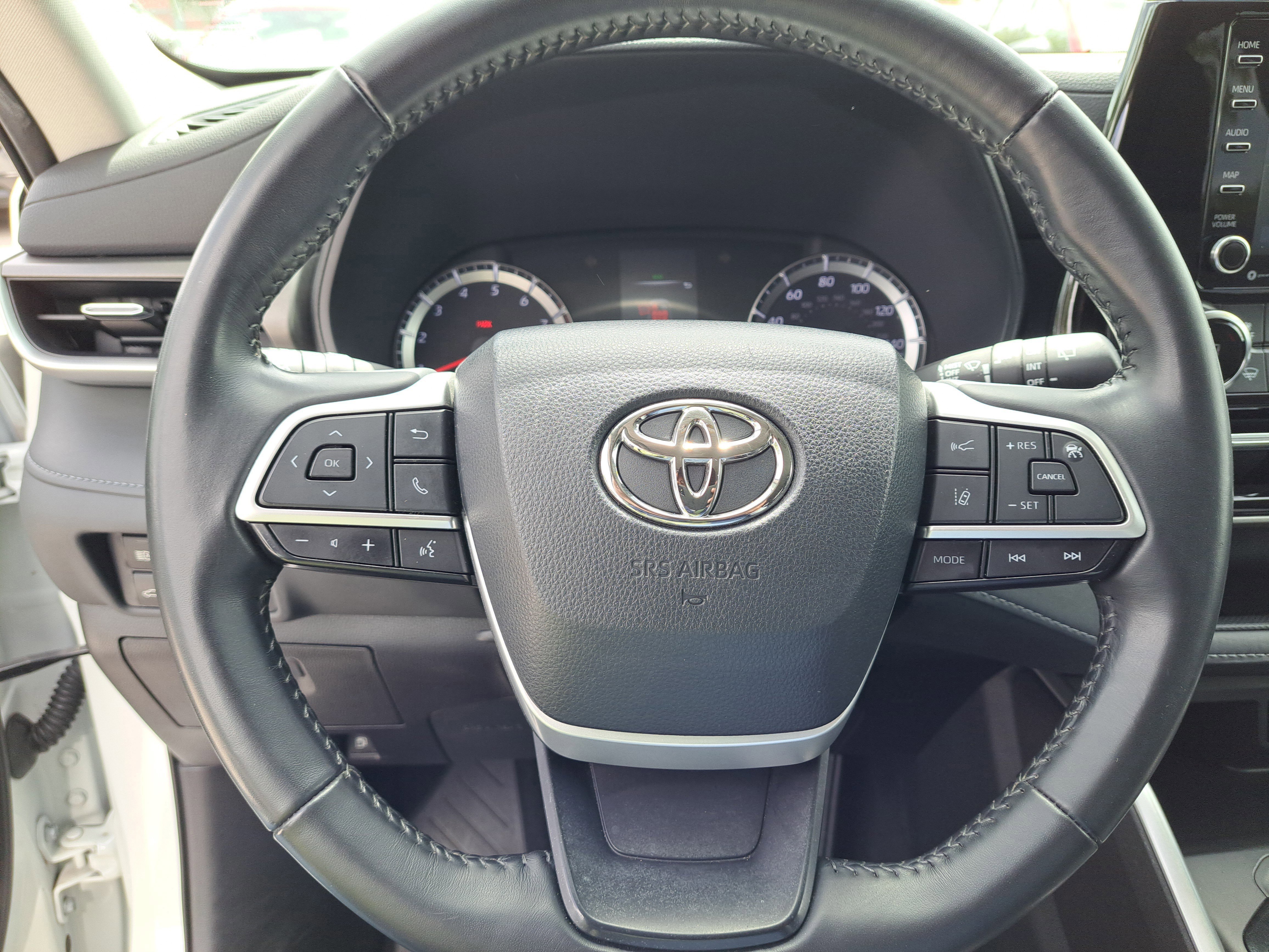 Used 2022 Toyota Highlander LE image 13