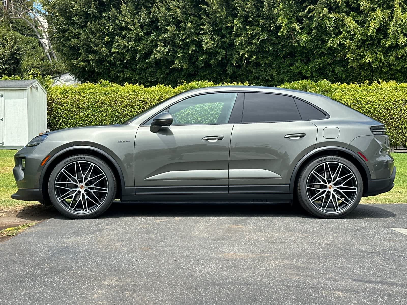 New 2026 Porsche Macan Electric RWD image 2
