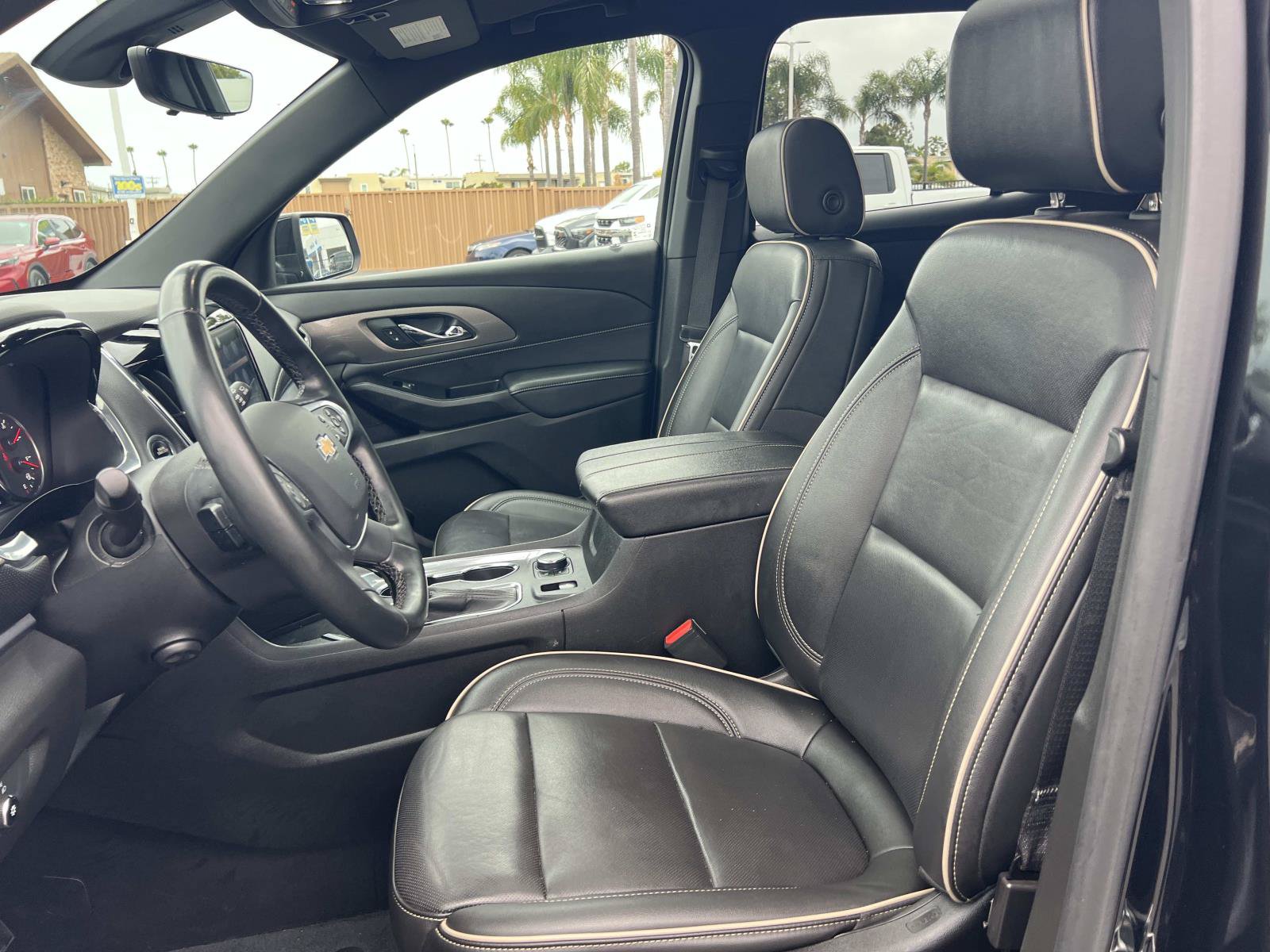 Used 2023 Chevrolet Traverse Premier FWD image 21