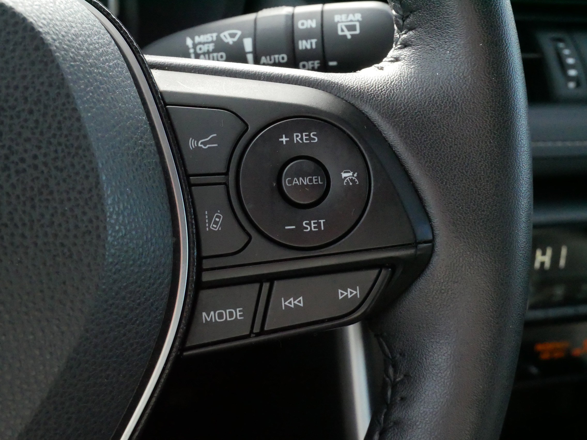 Used 2022 Toyota RAV4 XLE Premium AWD/4WD image 25