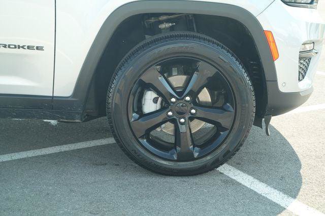 Certified 2025 Jeep Grand Cherokee Limited w/ Luxury Tech Group II AWD/4WD image 51