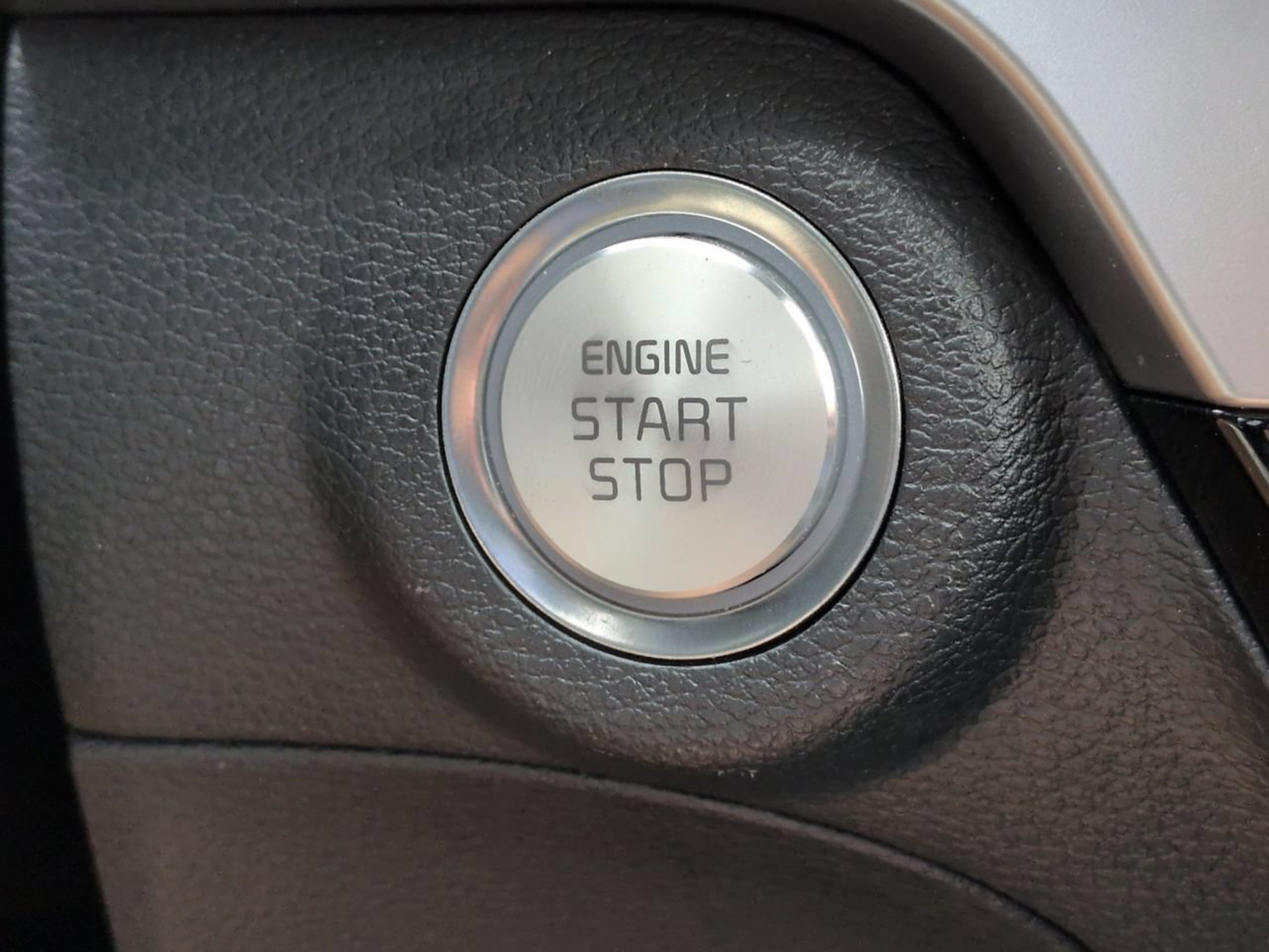 Used 2025 Kia Telluride EX w/ EX Captain's Chair Package FWD image 37
