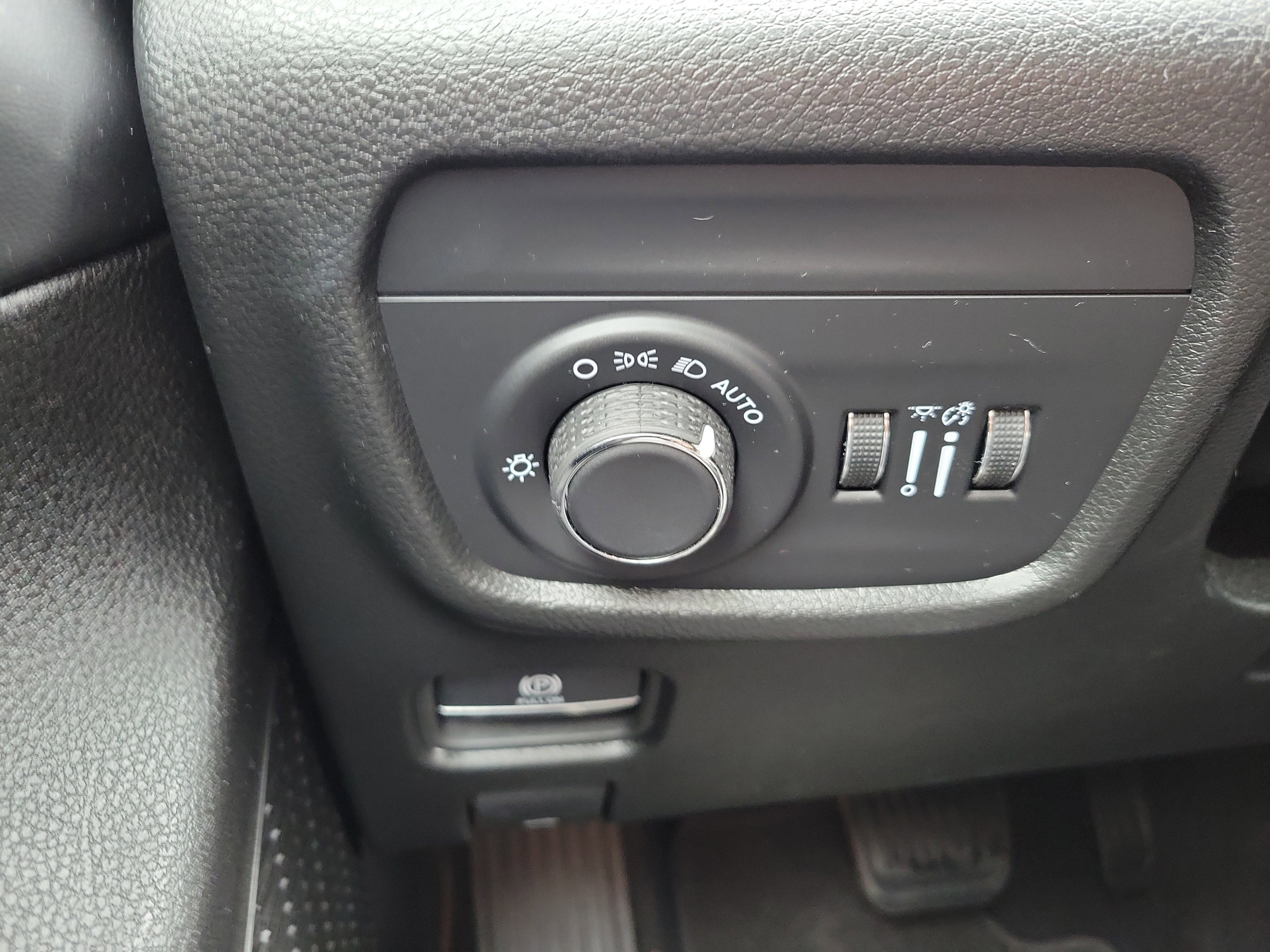 Used 2025 Jeep Grand Cherokee L Laredo w/ Trailer Tow Package RWD image 23