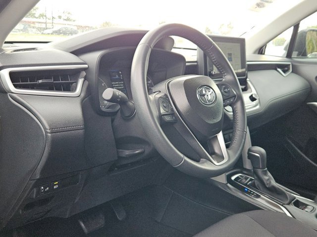 Used 2025 Toyota Corolla Cross LE image 5