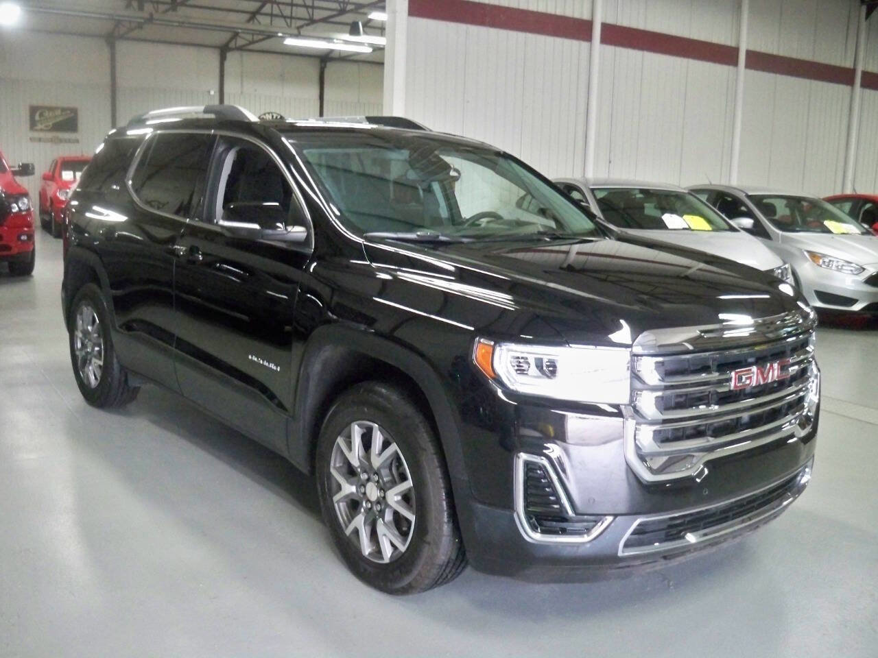 Used 2022 GMC Acadia SLE w/ Driver Convenience Package image 3