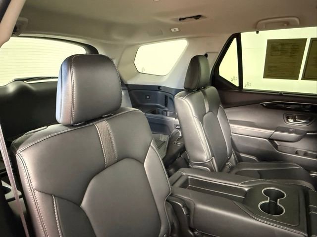 Used 2025 Honda Pilot EX-L image 44