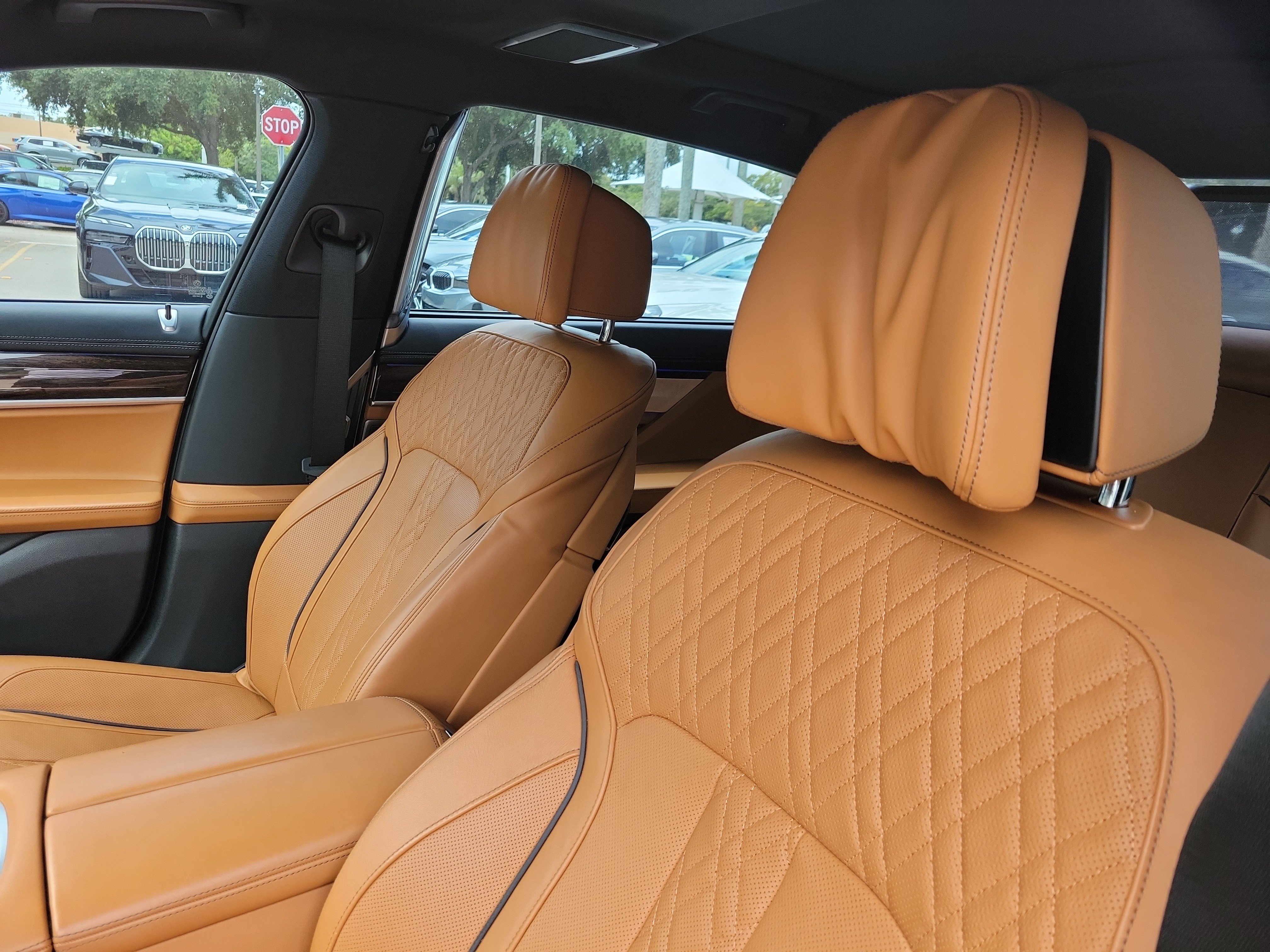 Certified 2022 BMW 750i xDrive w/ Executive Package AWD/4WD image 15