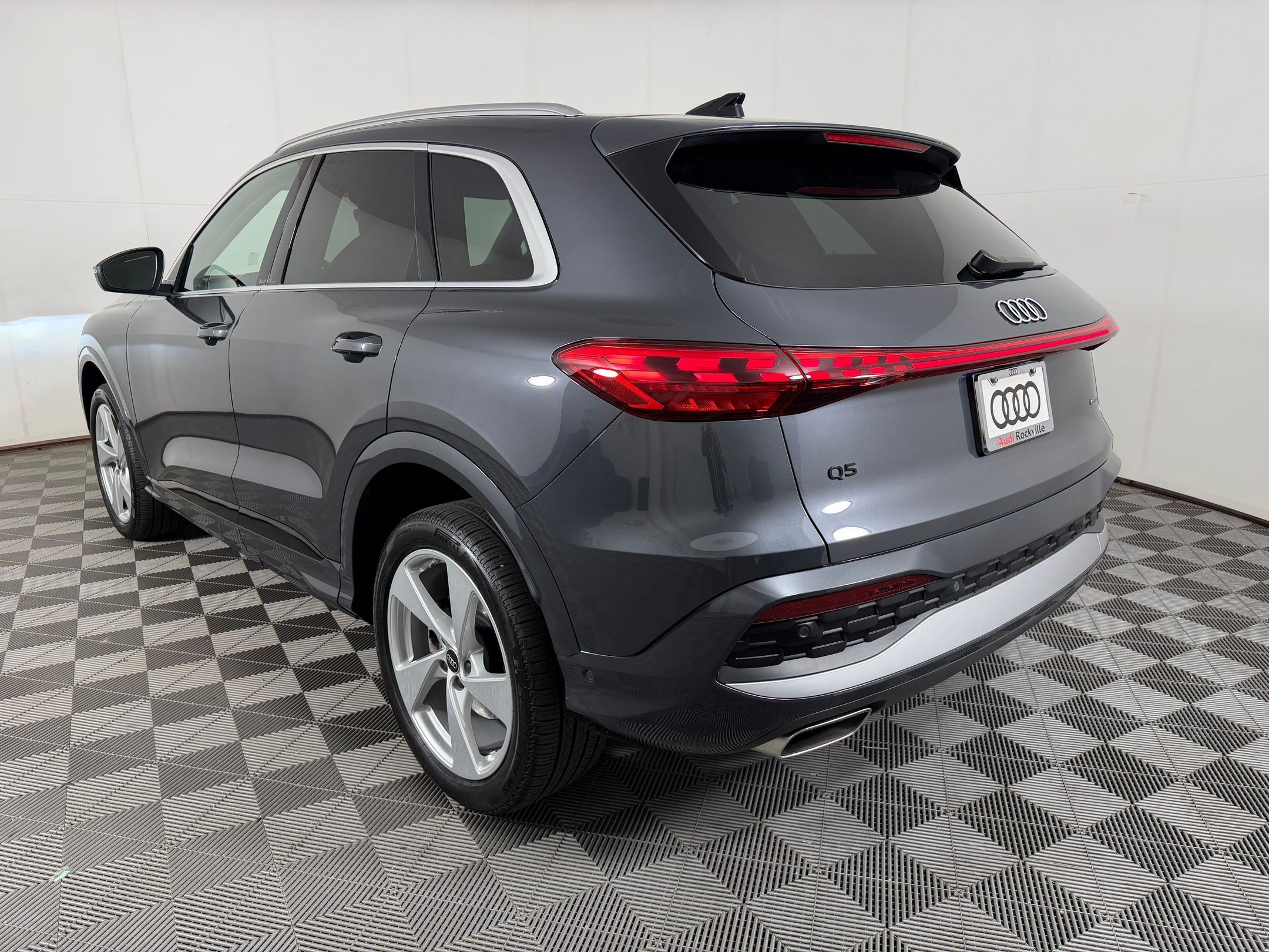 Certified 2025 Audi Q5 Premium w/ Premium Plus AWD/4WD image 3