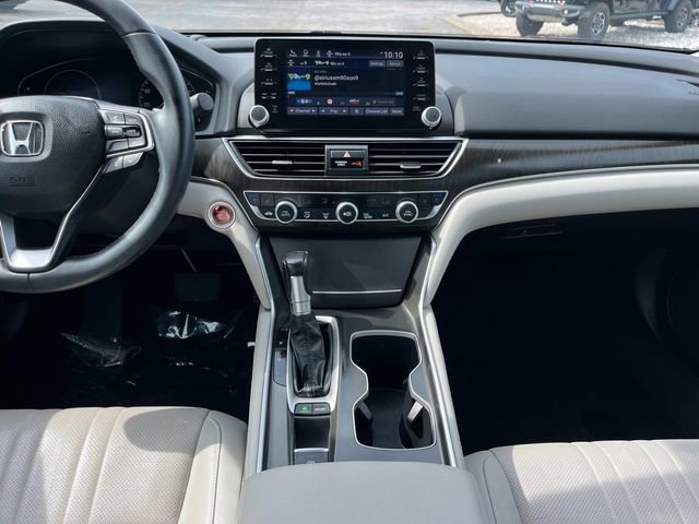 Used 2018 Honda Accord Touring image 17