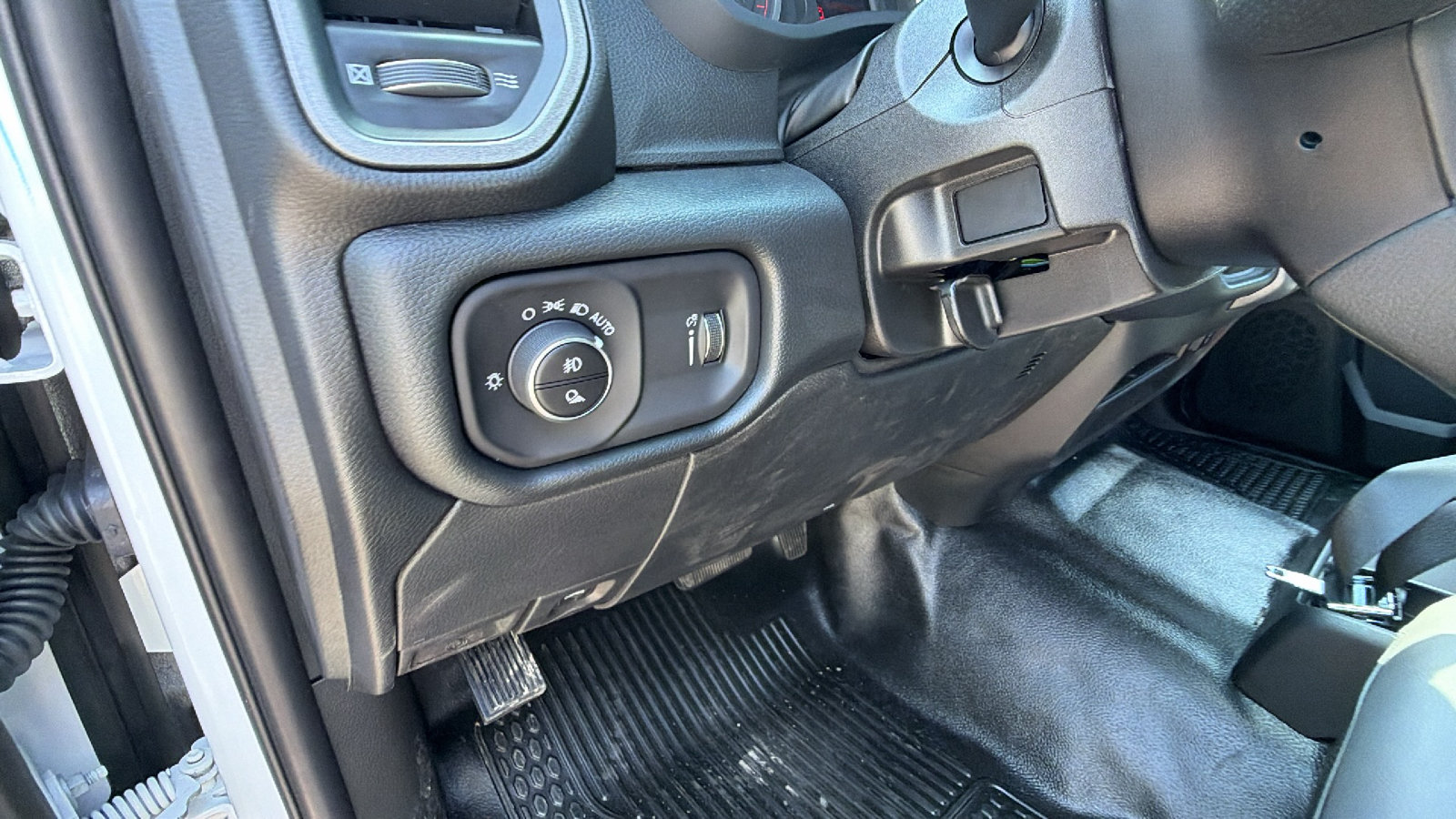 New 2027 RAM 3500 Tradesman w/ Chrome Appearance Group A AWD/4WD image 20