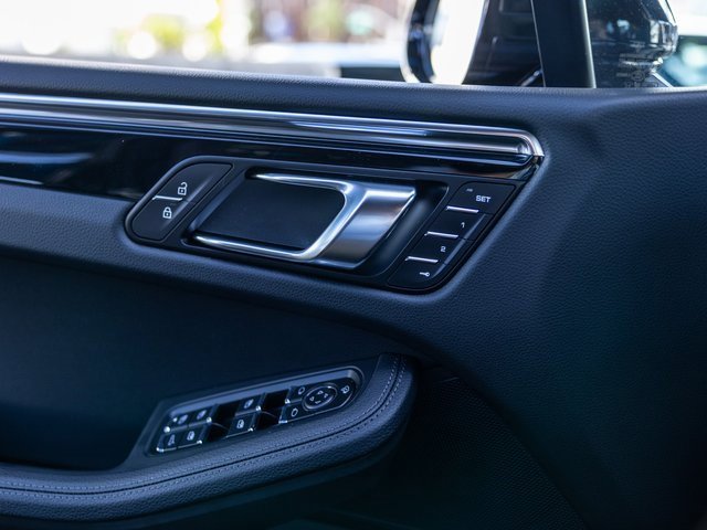 New 2026 Porsche Macan image 40