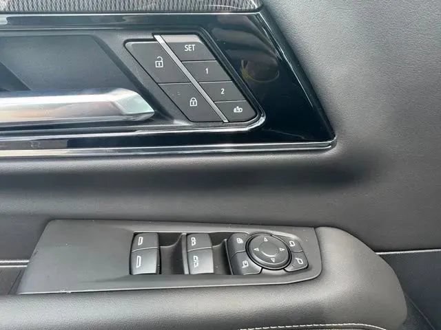 New 2026 GMC Yukon Elevation w/ Elevation Premium Package AWD/4WD image 12