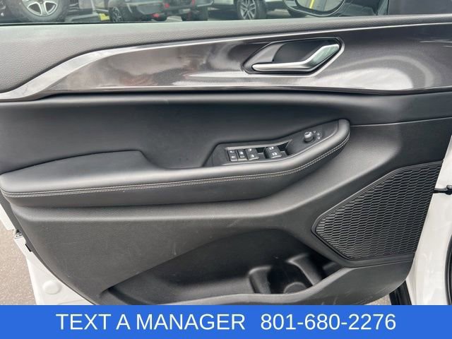 Used 2023 Jeep Grand Cherokee Altitude AWD/4WD image 10
