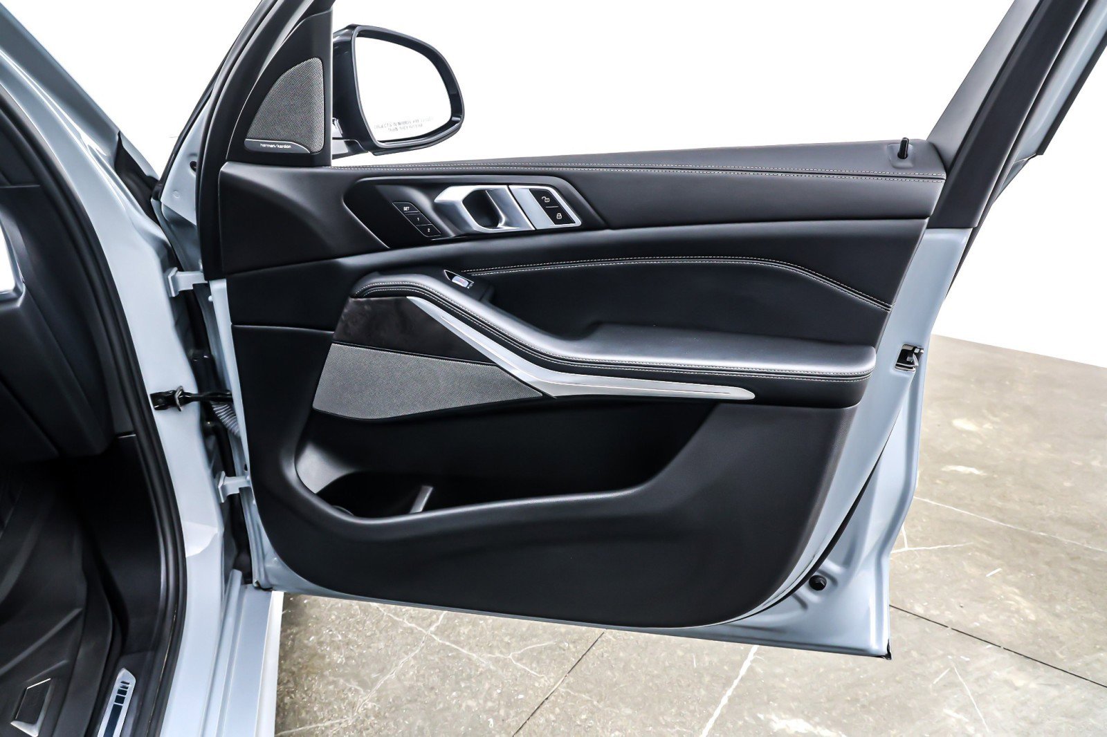 Used 2024 BMW X7 xDrive40i w/ M Sport Package image 25