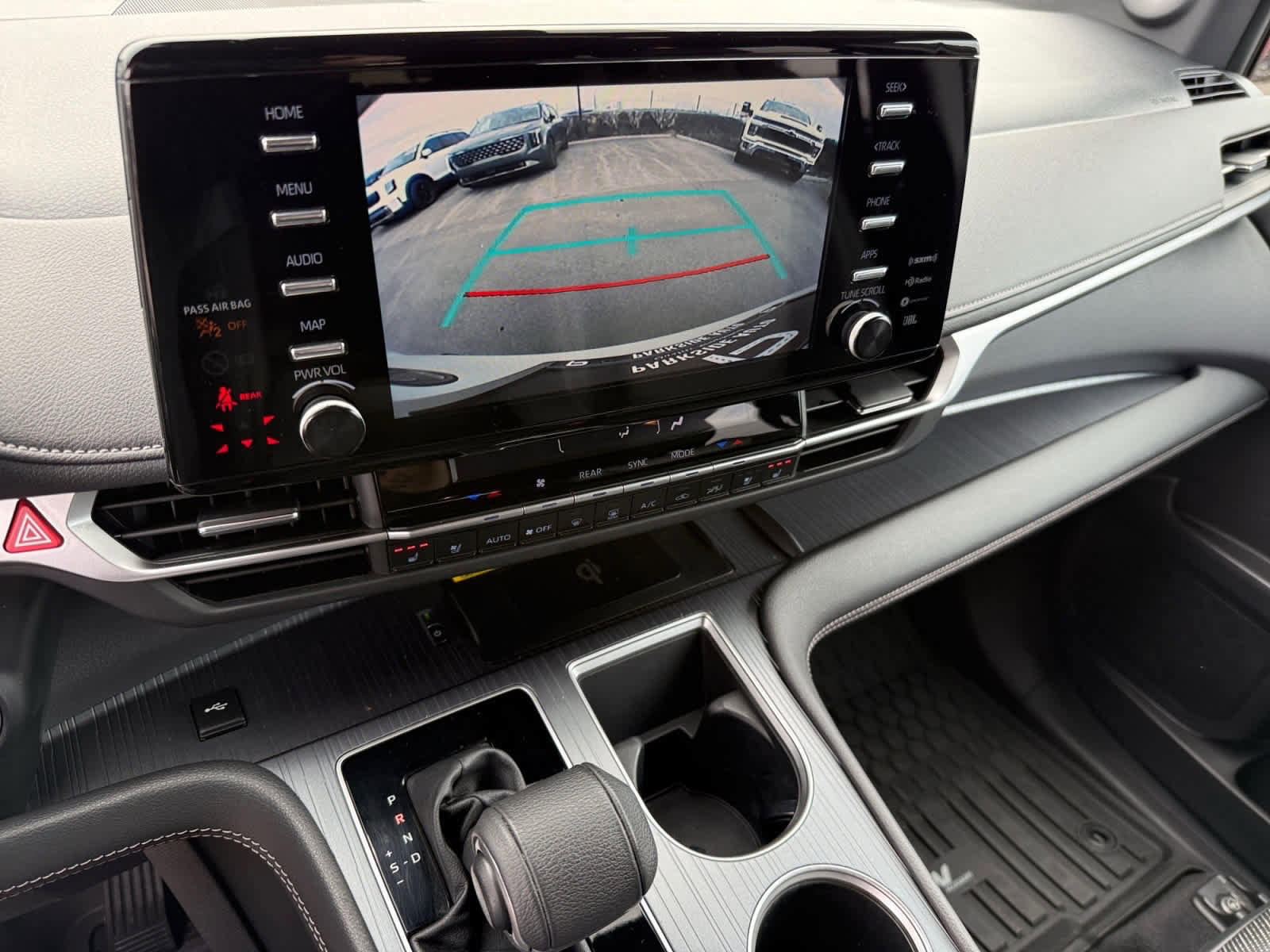 Used 2023 Toyota Sienna XSE image 19