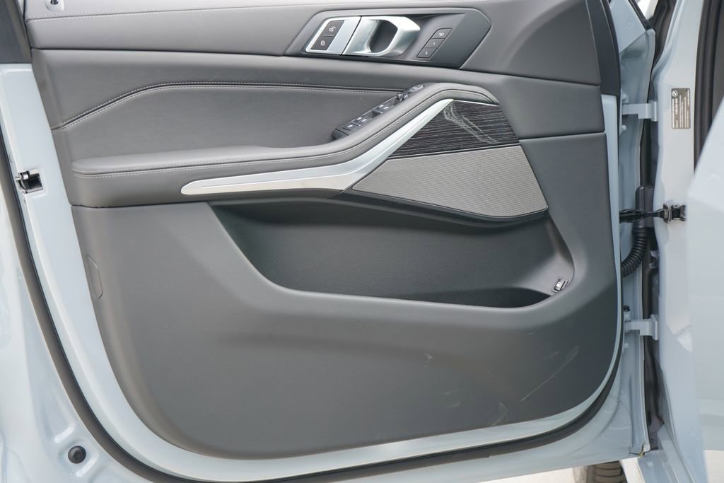 New 2026 BMW X5 xDrive50e w/ M Sport Package image 10