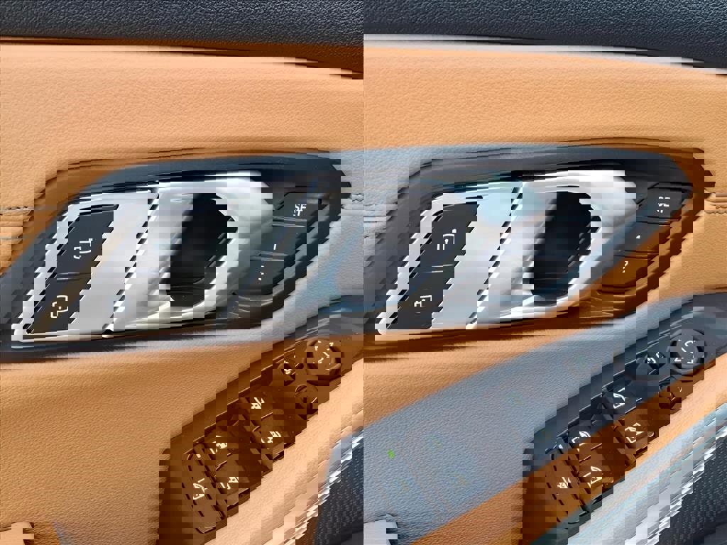 Used 2021 BMW 330i xDrive Sedan w/ Premium Package image 13