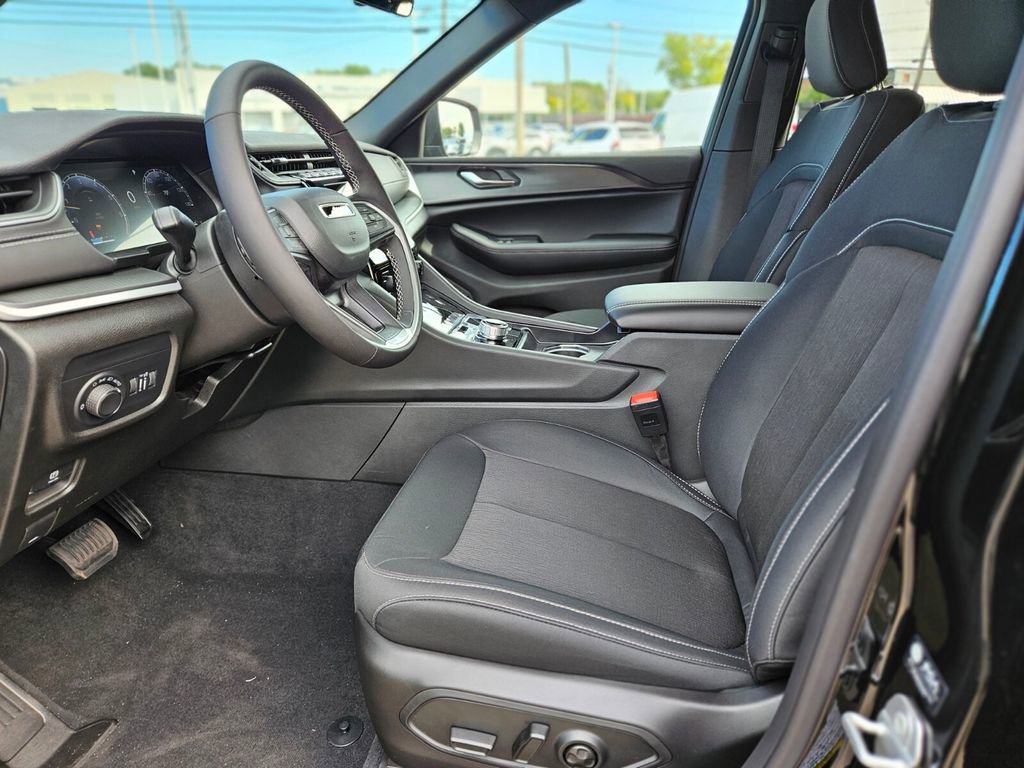 New 2025 Jeep Grand Cherokee Laredo X w/ Luxury Tech Group I image 18